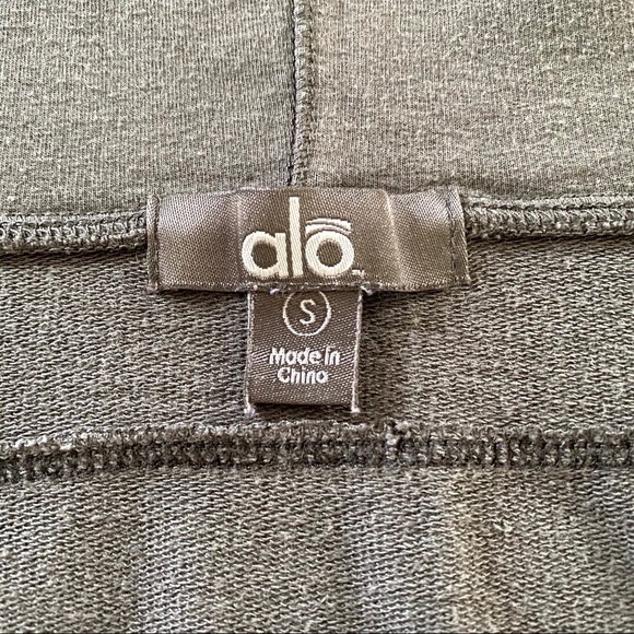 SOLD! 💚Alo Yoga Zip-Up Jacket - Picture 4 of 7